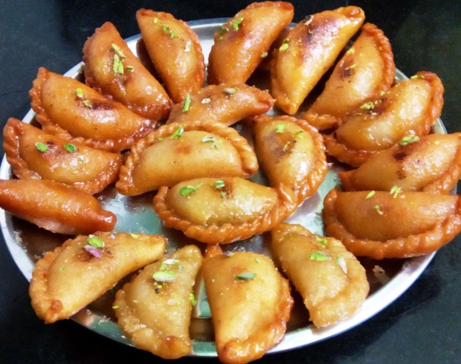 Chashni kesariya gujiya