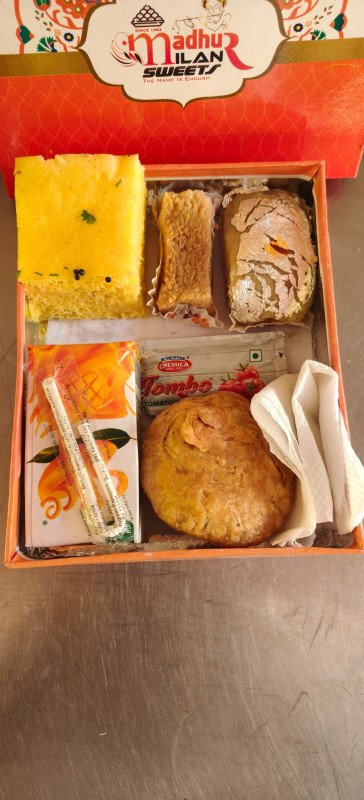 Dhokla & Sweets Refreshment Box