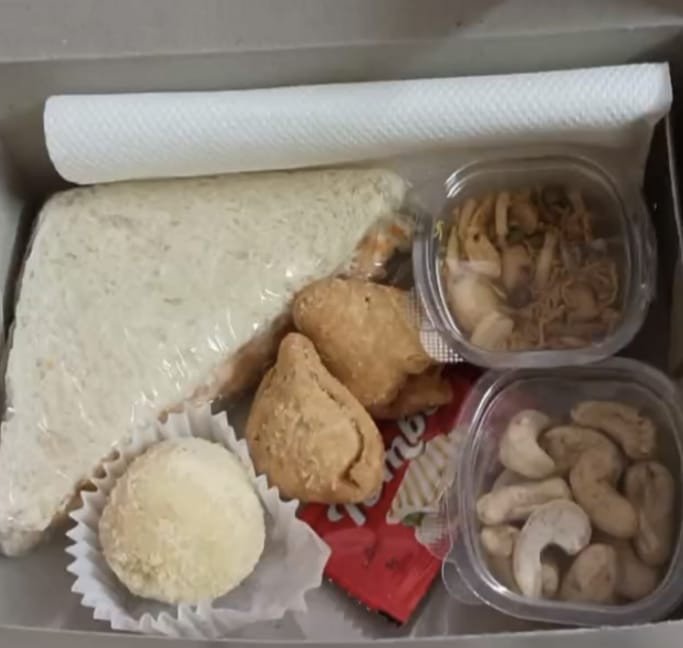 Snacks Box & Refreshment Pack