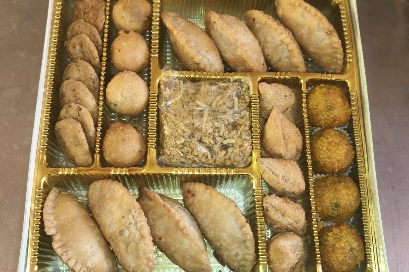 Holi Special Box(Sweets + Gulal)